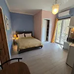 Center Apartment *